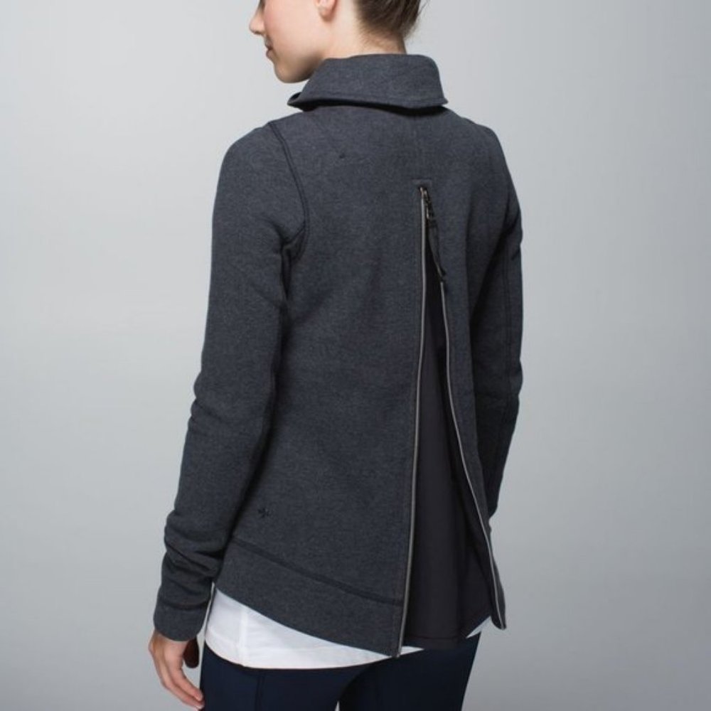 Lululemon En Route Jacket in Heathered Black